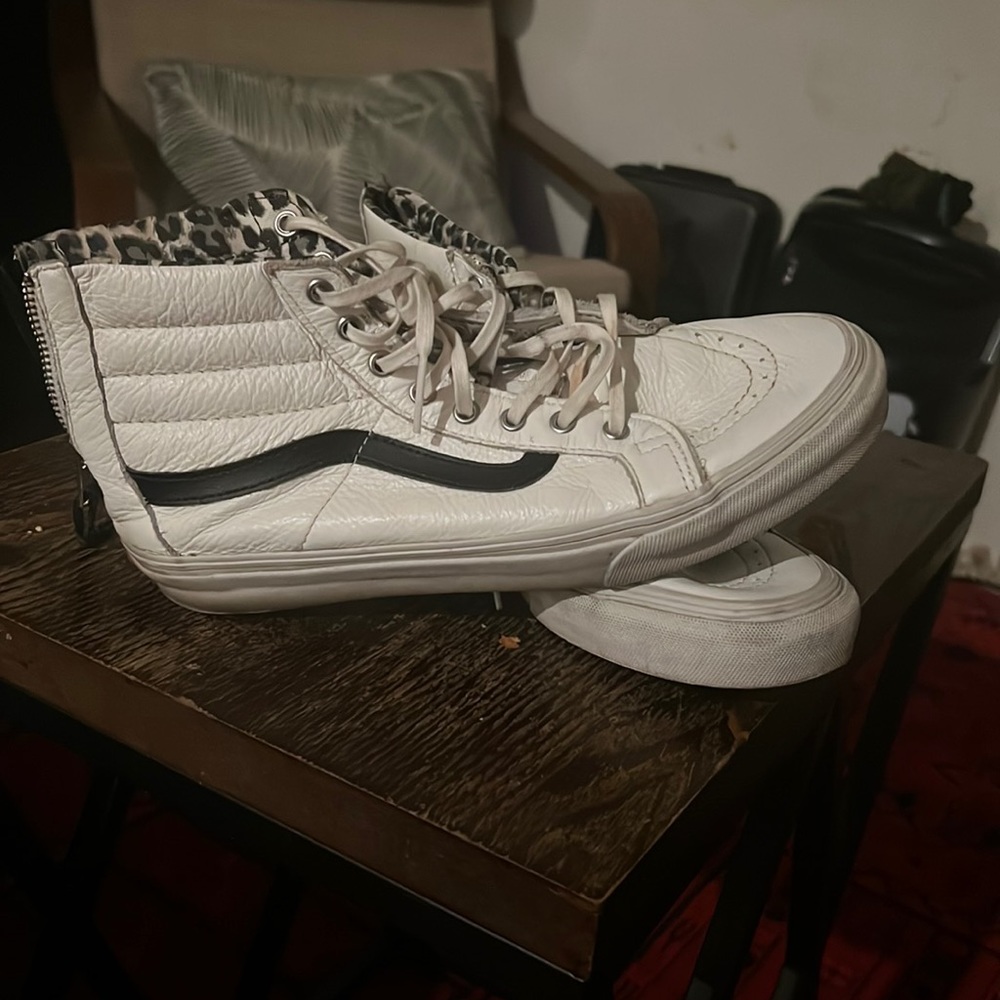 Vans black, white, leopard print. Size US 8.5 women’s 7 men’s.